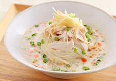 鶏ささみと薬味のピリ辛豆乳ぶっかけそうめん