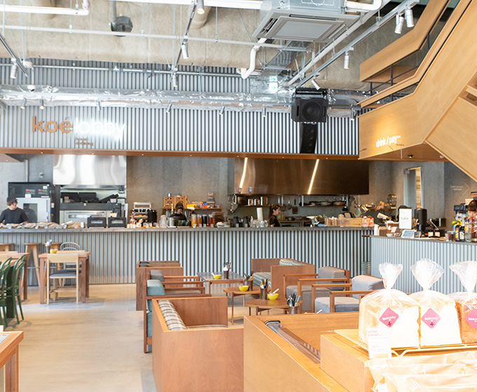 koe lobby店内