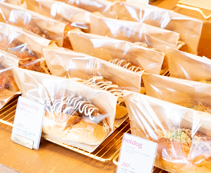 koe lobbyのパンはテイクアウトも可能