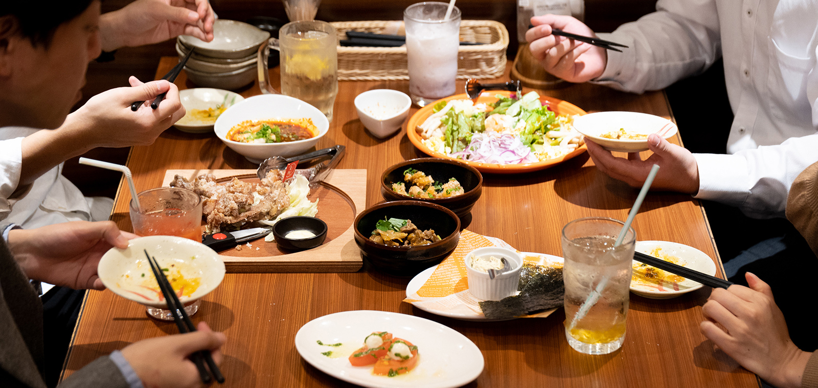 食事も飲みもどんどんススムから、会話も弾む！